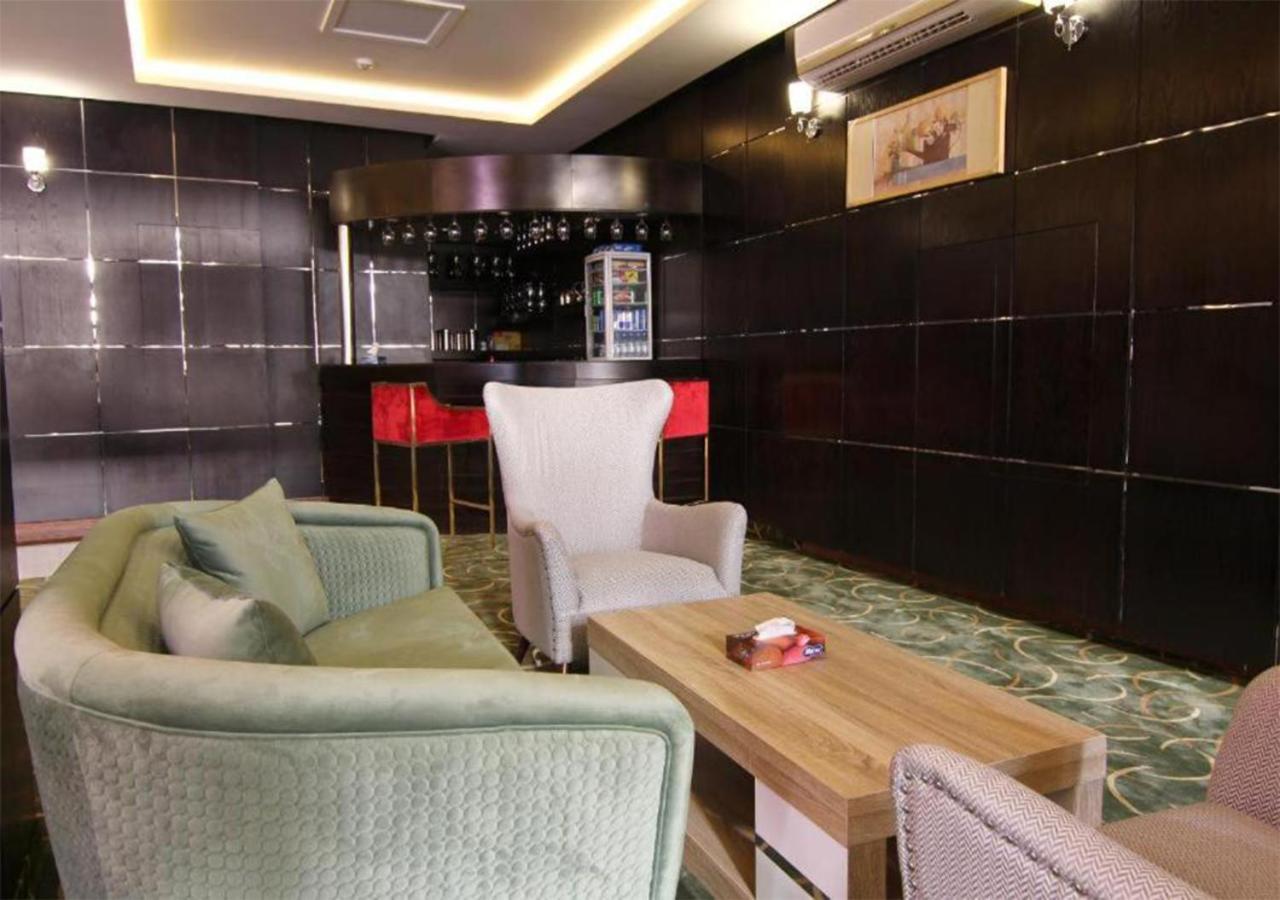 هذا منزلى الحمراء Riyadh Exterior photo