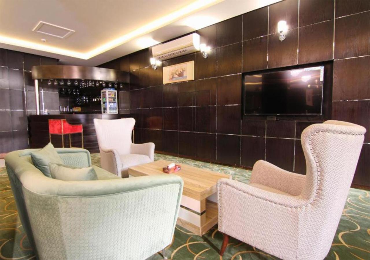 هذا منزلى الحمراء Riyadh Exterior photo