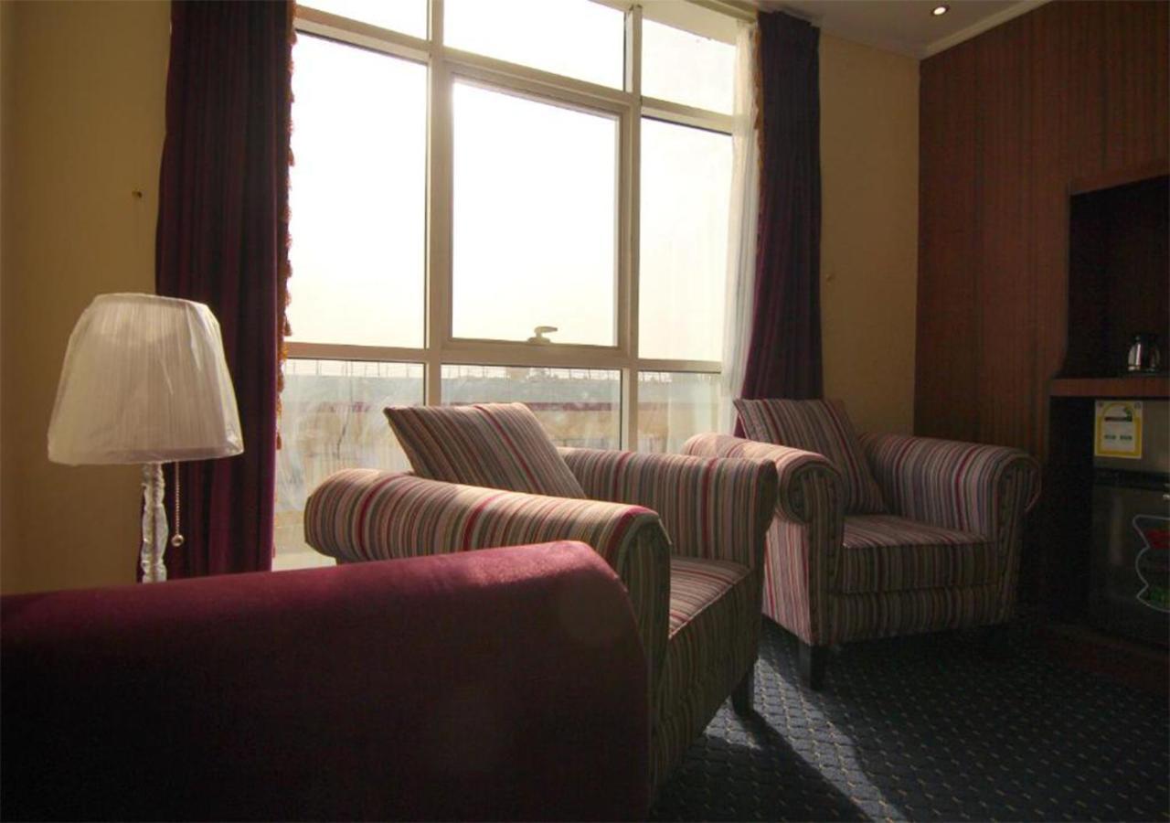 هذا منزلى الحمراء Riyadh Exterior photo