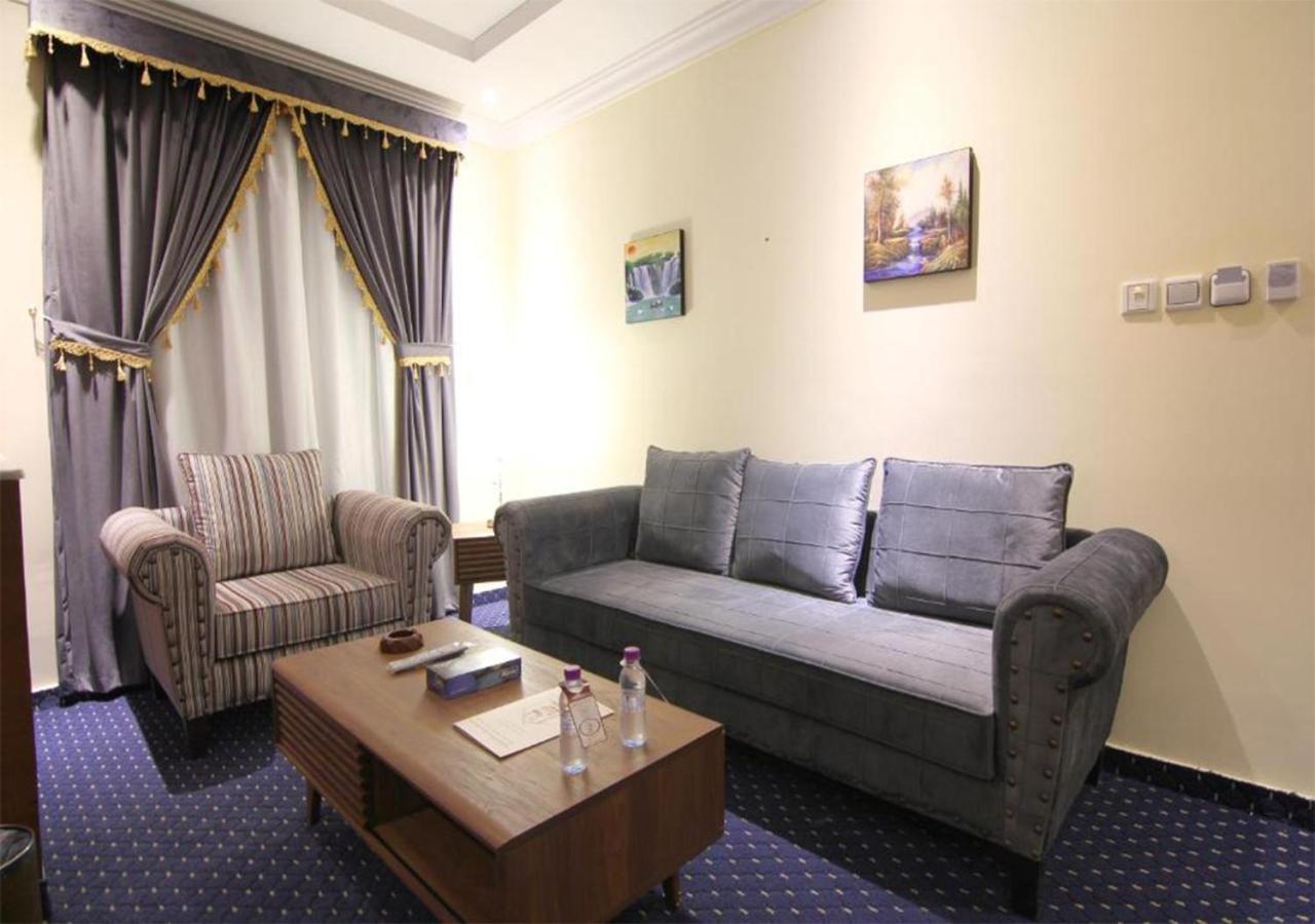هذا منزلى الحمراء Riyadh Exterior photo