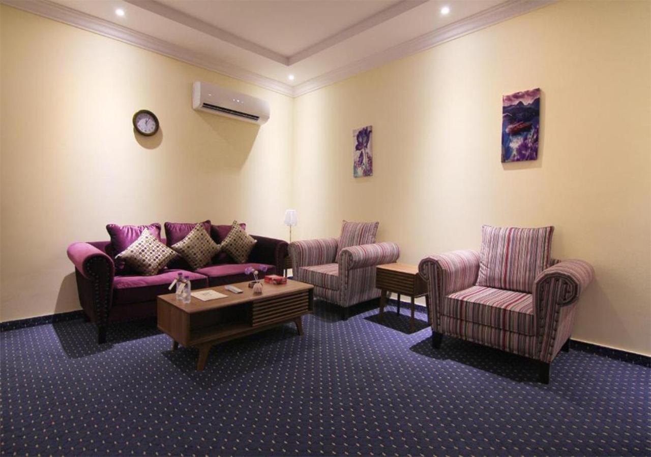 هذا منزلى الحمراء Riyadh Exterior photo