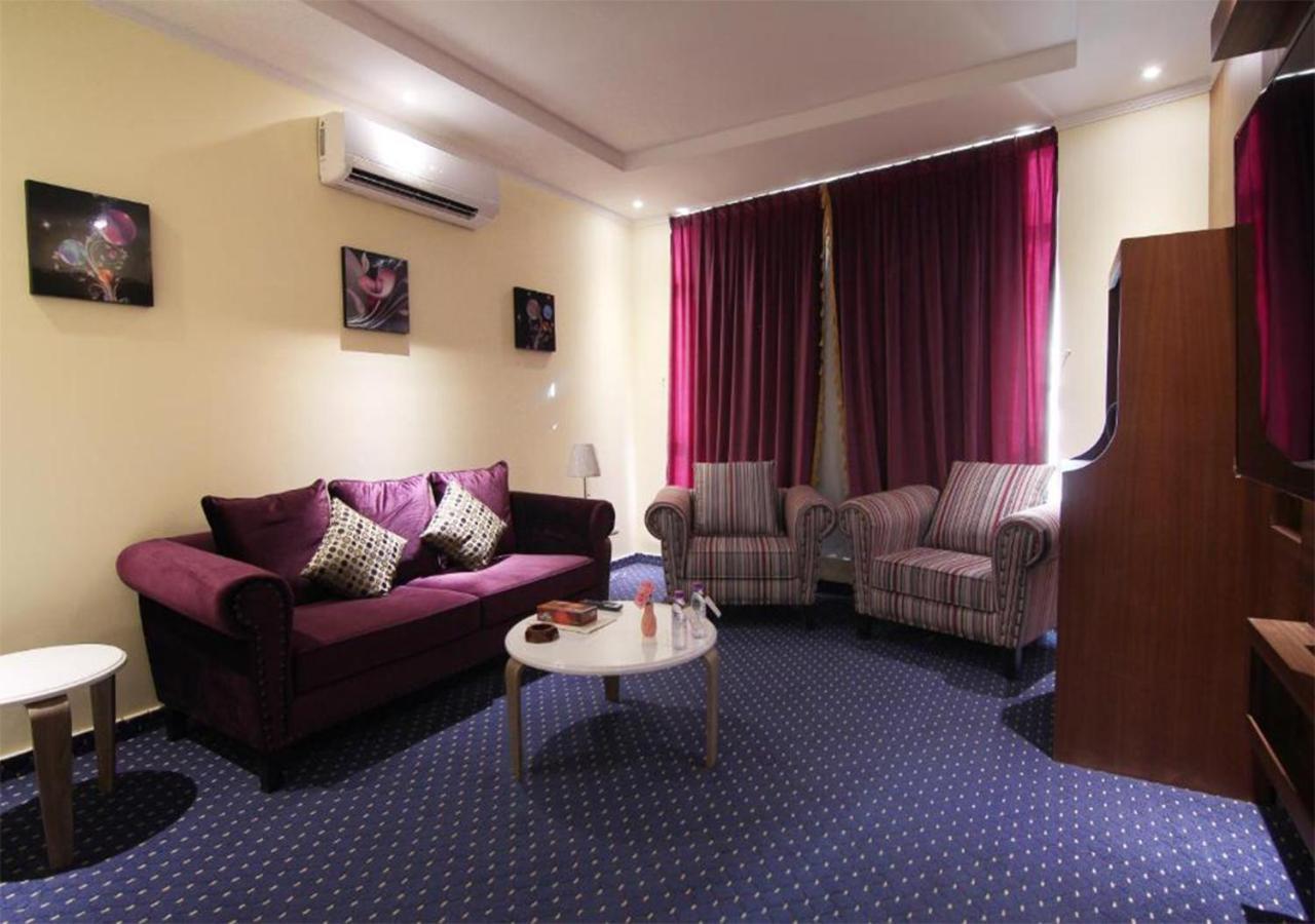 هذا منزلى الحمراء Riyadh Exterior photo