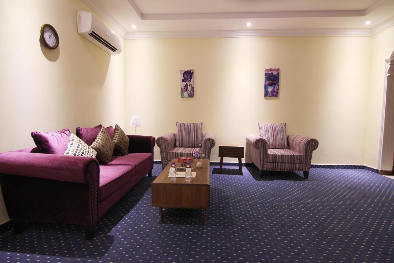 هذا منزلى الحمراء Riyadh Exterior photo