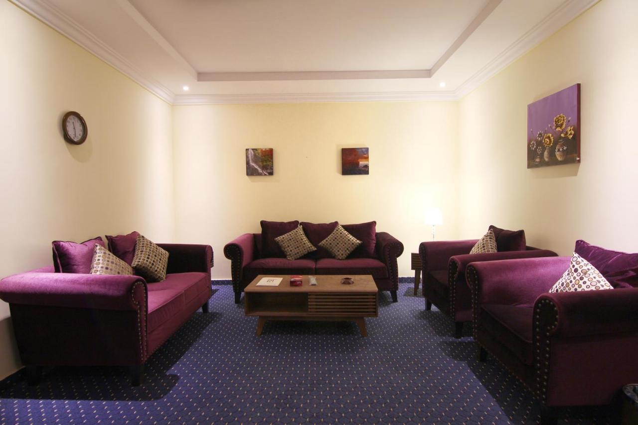 هذا منزلى الحمراء Riyadh Exterior photo