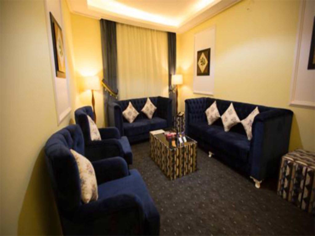 هذا منزلى الحمراء Riyadh Exterior photo